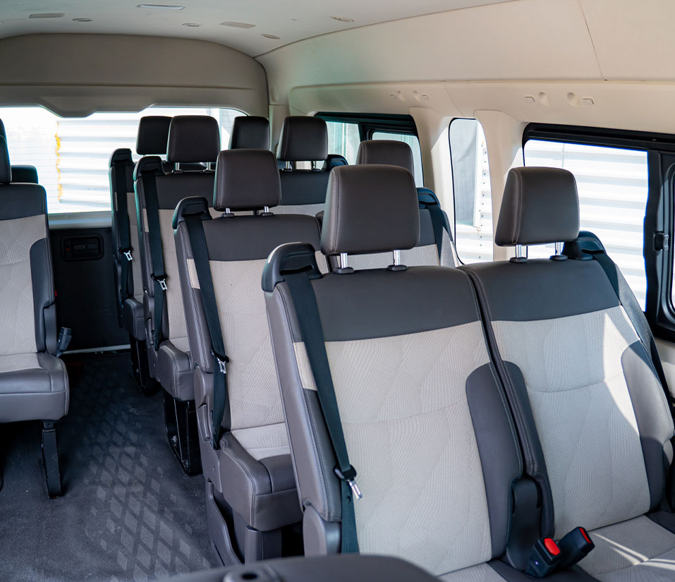 Car-o-van-HIACE-2