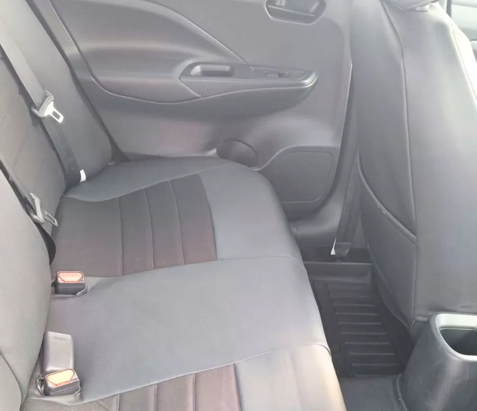 Car-o-van-SEDAN-VERSA-5