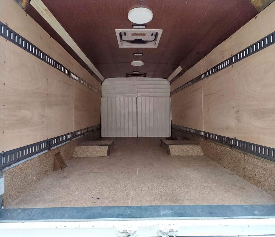 Car-o-van-VANETTE-DE-VESTUARIO-2